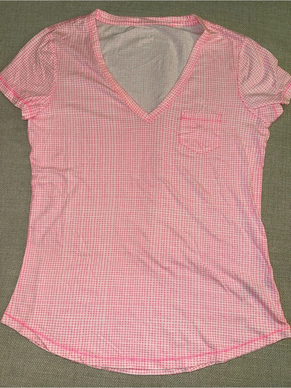 Gap Vintage Wash V-Neck Tee Pink & White Checkered Small
